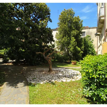 Canal-view, In Apartamento Venecia