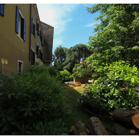 Canal-view, In Appartement