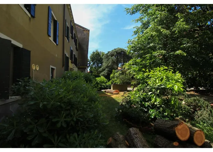 Canal-view, In Appartement